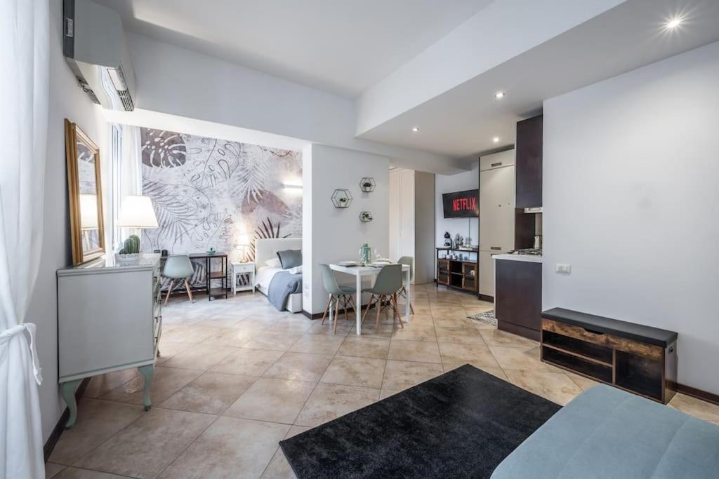 Sotto Le Due Torri 5* Apartment