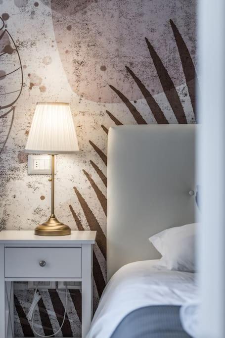 Sotto Le Due Torri 5* Apartment
