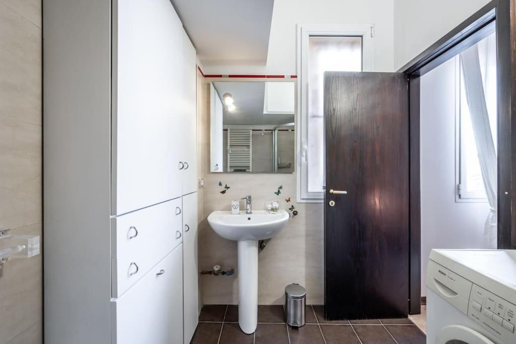 Sotto Le Due Torri 5* Apartment