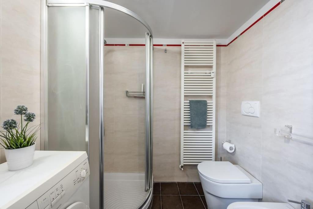 Sotto Le Due Torri 5* Apartment